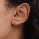 Piercing de orelha com rosca de zircão em ouro maciço 14K