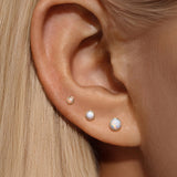 Piercing de orelha em opala em ouro maciço 14K