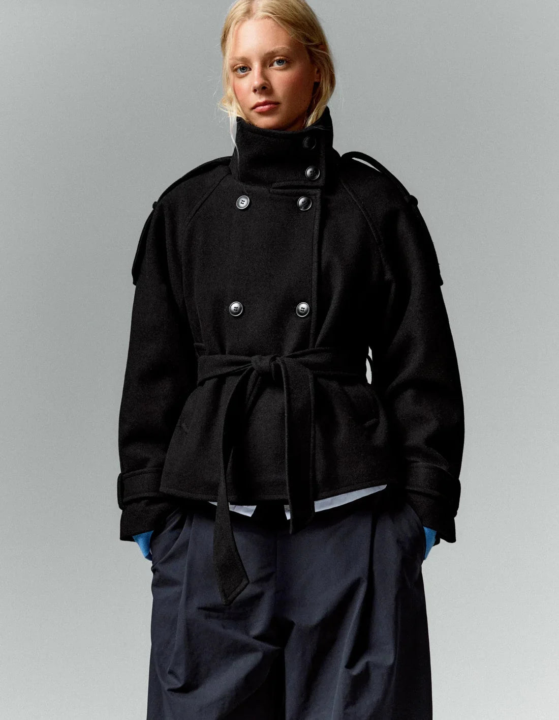 Mazarine coat in black, belted